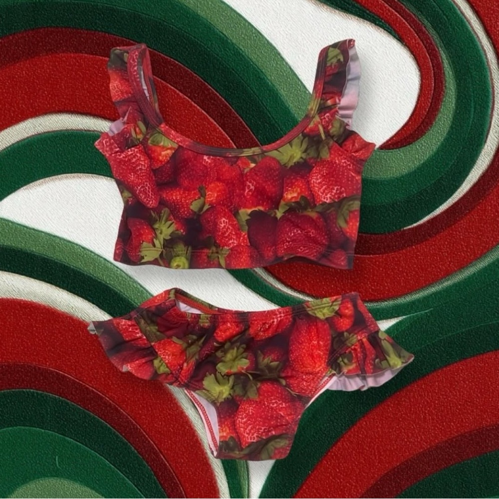 Romey Loves Lulu Strawberries Swim Set
Great condition 
4T
Red
No longer made